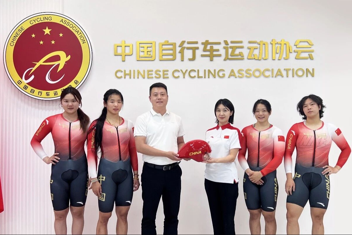 “中国红”闪耀！三棵树助力中国国家自行车队逐梦亚洲赛场